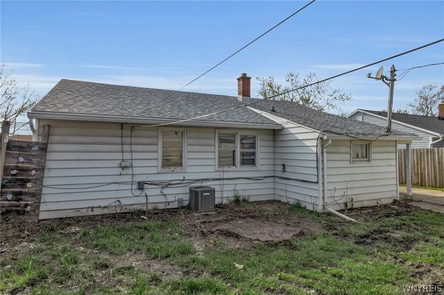 15 Kelvin Drive, Tonawanda, NY 14223