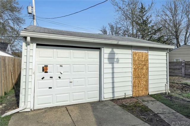 15 Kelvin Drive, Tonawanda, NY 14223