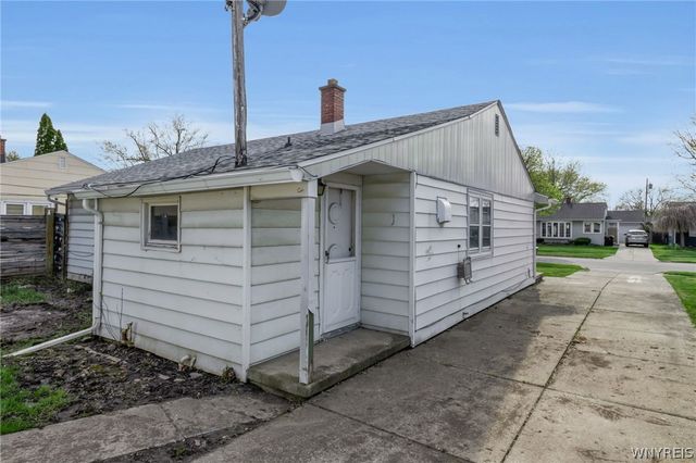 15 Kelvin Drive, Tonawanda, NY 14223