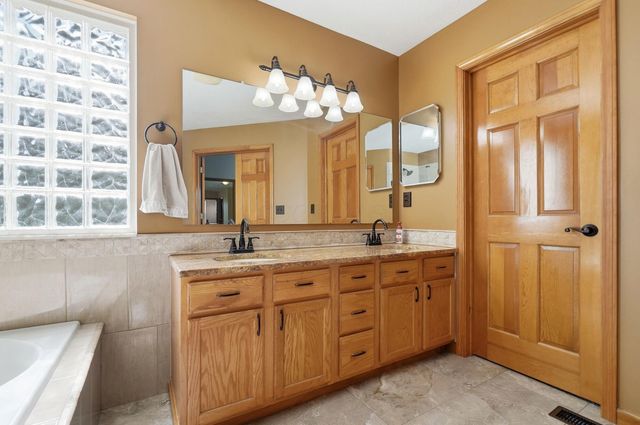 2315 Bold Venture Drive, Lewis Center, OH 43035