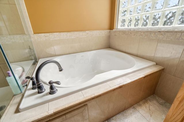 2315 Bold Venture Drive, Lewis Center, OH 43035