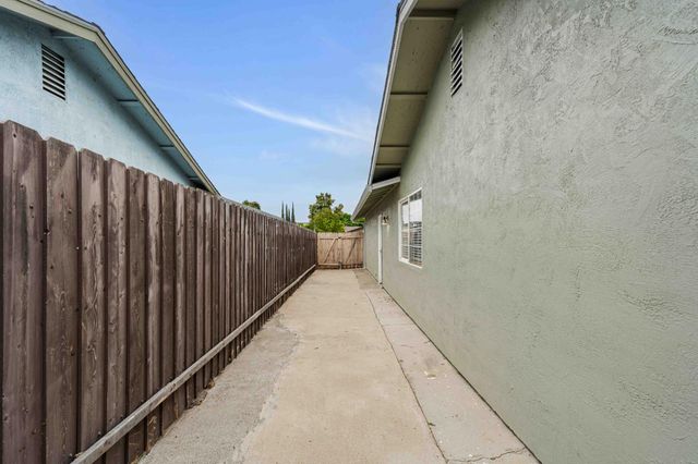 2027 Westmora Ave, Stockton, CA 95210