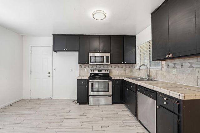 2027 Westmora Ave, Stockton, CA 95210