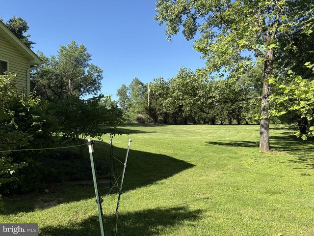 633 SHENANDOAH RIVER LN, Front Royal, VA 22630