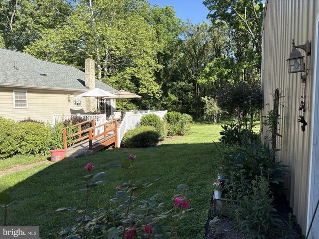 633 SHENANDOAH RIVER LN, Front Royal, VA 22630