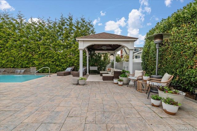 262 E Lexington Avenue, Oceanside, NY 11572