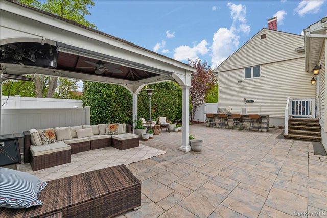 262 E Lexington Avenue, Oceanside, NY 11572