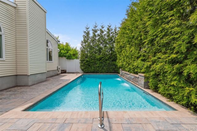 262 E Lexington Avenue, Oceanside, NY 11572