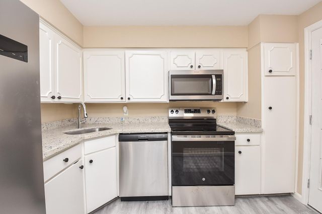 6401 Ella Lee Lane, Houston, TX 77057