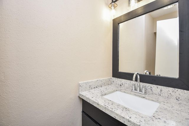 6401 Ella Lee Lane, Houston, TX 77057