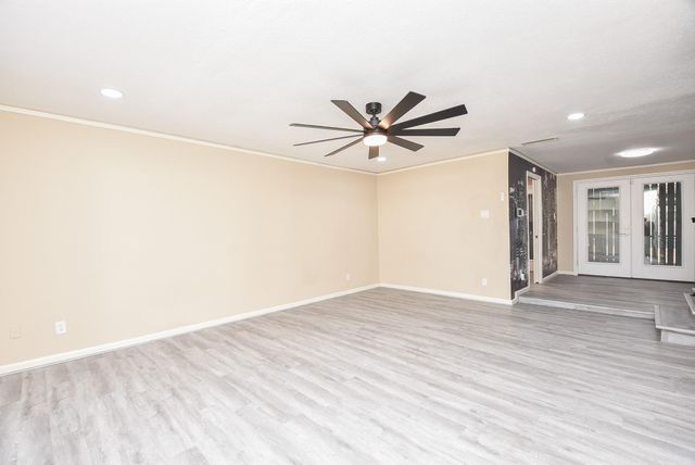 6401 Ella Lee Lane, Houston, TX 77057