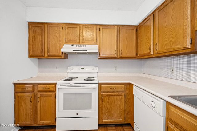 4059 Chaucer Place, Guilderland, NY 12159