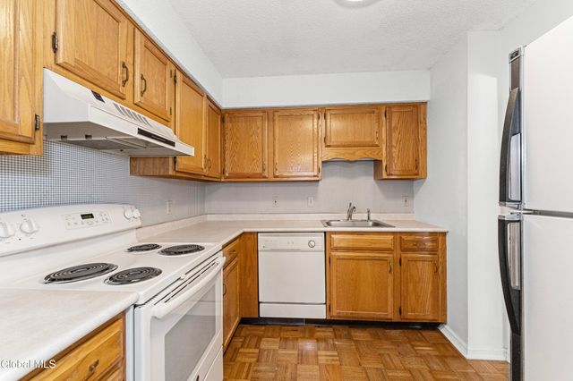 4059 Chaucer Place, Guilderland, NY 12159