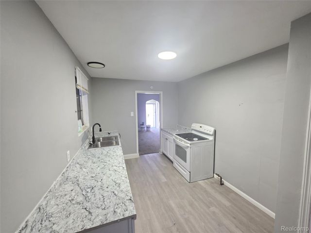 19195 Dresden Street, Detroit, MI 48205