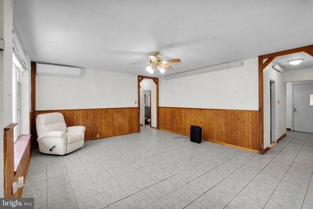 2160 WASSERGASS RD, Hellertown, PA 18055