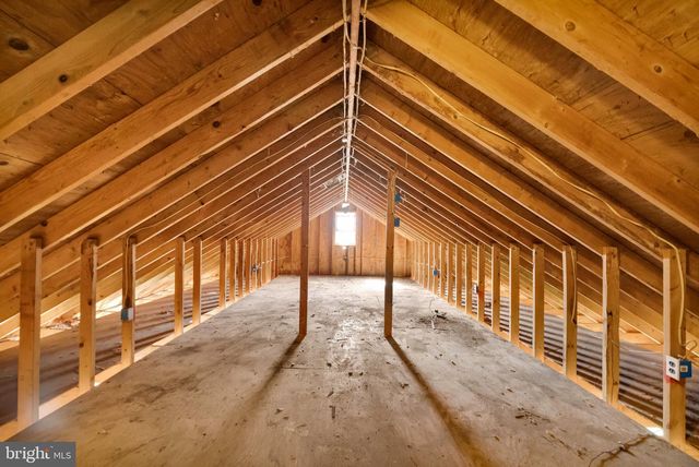 2160 WASSERGASS RD, Hellertown, PA 18055
