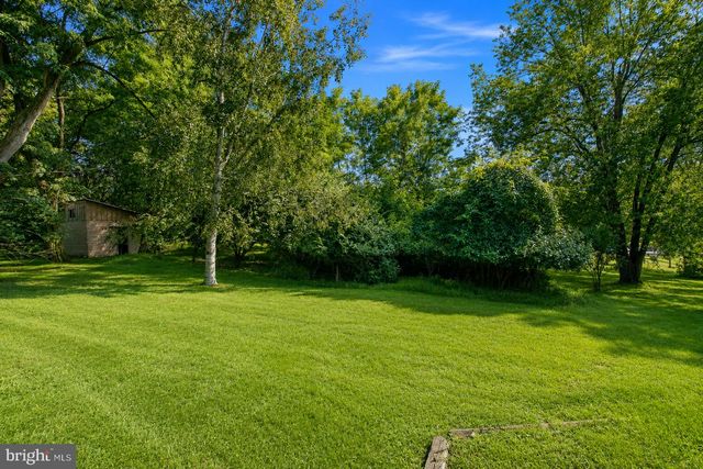 2160 WASSERGASS RD, Hellertown, PA 18055