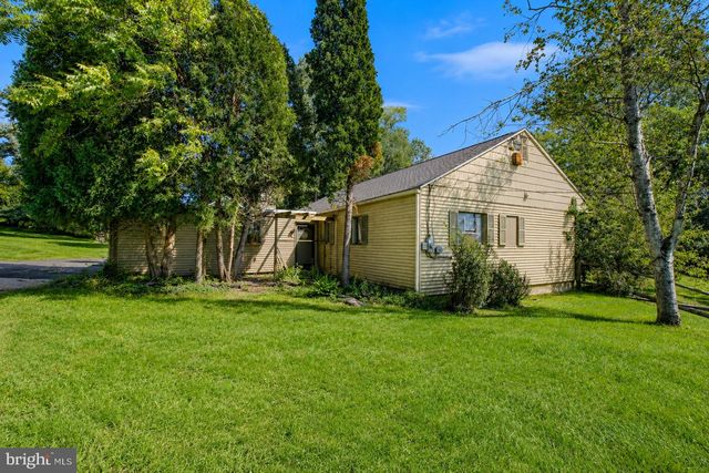 2160 WASSERGASS RD, Hellertown, PA 18055
