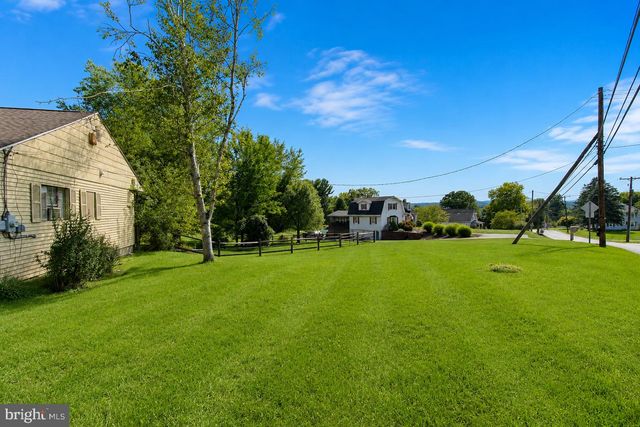 2160 WASSERGASS RD, Hellertown, PA 18055