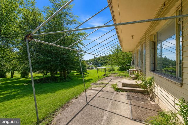 2160 WASSERGASS RD, Hellertown, PA 18055