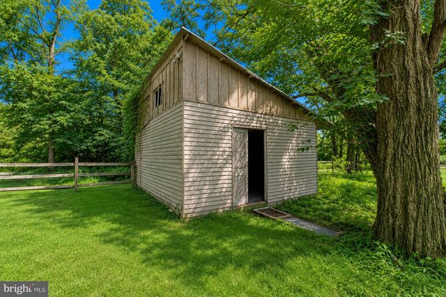 2160 WASSERGASS RD, Hellertown, PA 18055