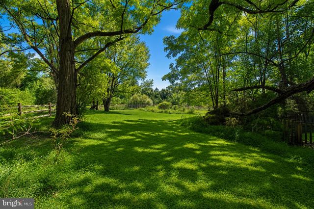 2160 WASSERGASS RD, Hellertown, PA 18055