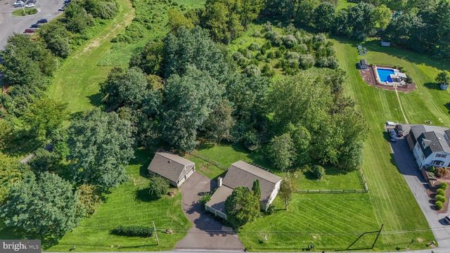 2160 WASSERGASS RD, Hellertown, PA 18055