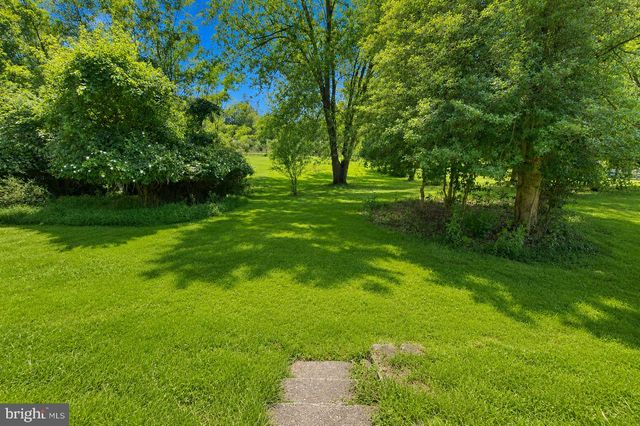 2160 WASSERGASS RD, Hellertown, PA 18055