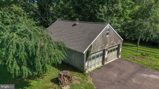 2160 WASSERGASS RD, Hellertown, PA 18055