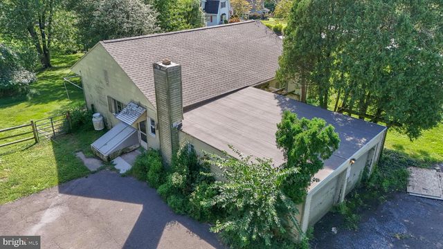 2160 WASSERGASS RD, Hellertown, PA 18055