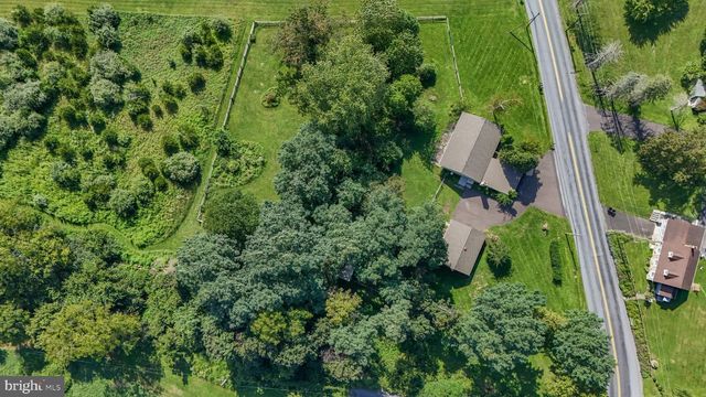 2160 WASSERGASS RD, Hellertown, PA 18055