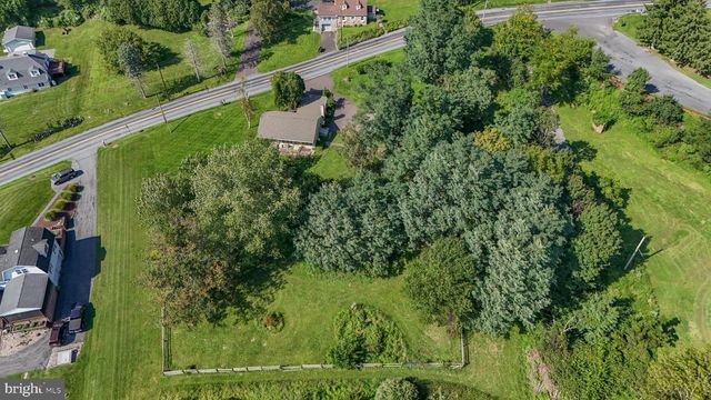 2160 WASSERGASS RD, Hellertown, PA 18055
