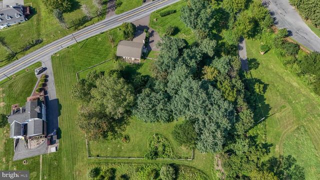 2160 WASSERGASS RD, Hellertown, PA 18055