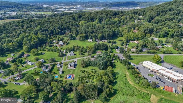 2160 WASSERGASS RD, Hellertown, PA 18055