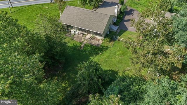 2160 WASSERGASS RD, Hellertown, PA 18055