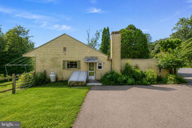 2160 WASSERGASS RD, Hellertown, PA 18055