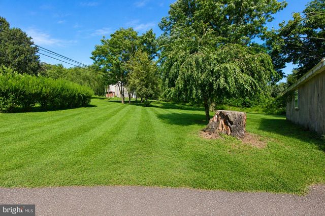 2160 WASSERGASS RD, Hellertown, PA 18055