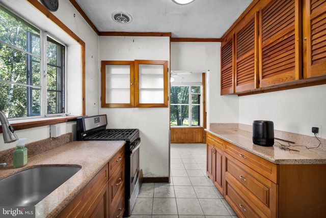 2160 WASSERGASS RD, Hellertown, PA 18055