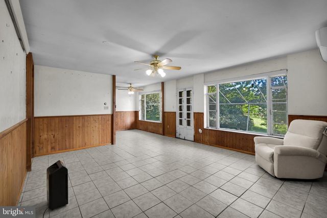 2160 WASSERGASS RD, Hellertown, PA 18055