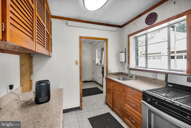2160 WASSERGASS RD, Hellertown, PA 18055