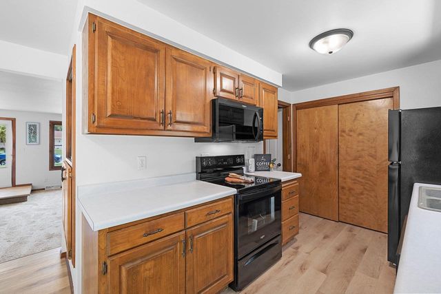 827 HILLCREST HEIGHTS, Green Bay, WI 54313