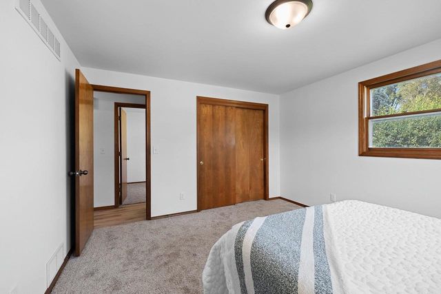 827 HILLCREST HEIGHTS, Green Bay, WI 54313