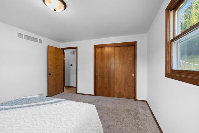 827 HILLCREST HEIGHTS, Green Bay, WI 54313