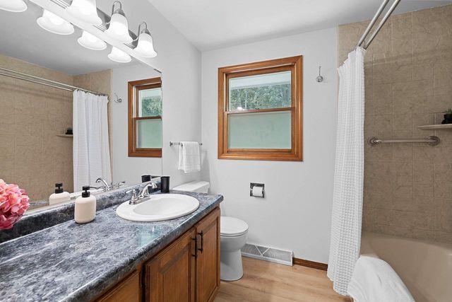 827 HILLCREST HEIGHTS, Green Bay, WI 54313