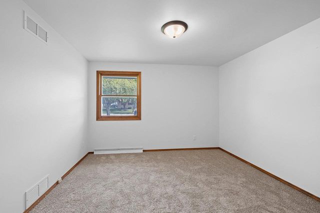 827 HILLCREST HEIGHTS, Green Bay, WI 54313
