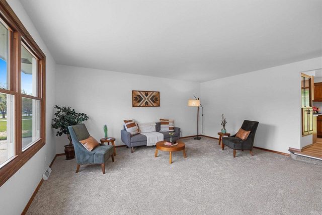 827 HILLCREST HEIGHTS, Green Bay, WI 54313
