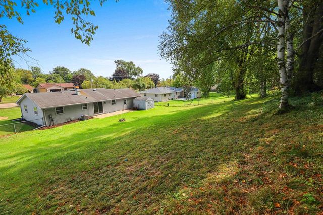 827 HILLCREST HEIGHTS, Green Bay, WI 54313