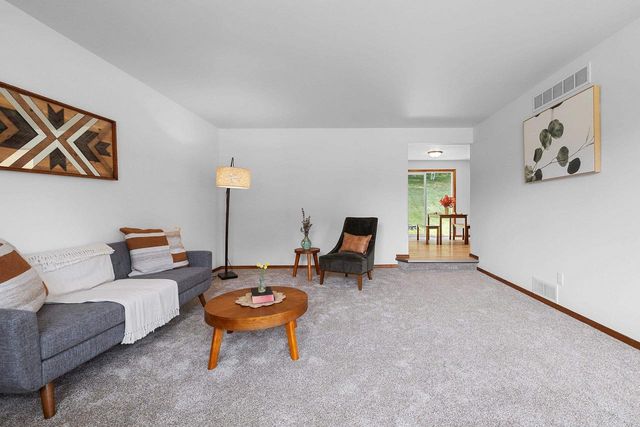 827 HILLCREST HEIGHTS, Green Bay, WI 54313