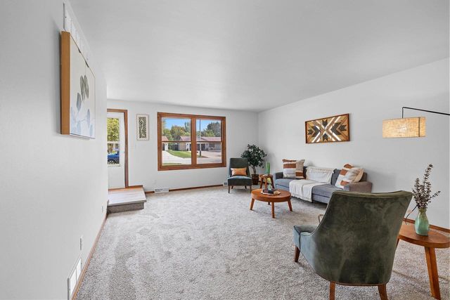 827 HILLCREST HEIGHTS, Green Bay, WI 54313