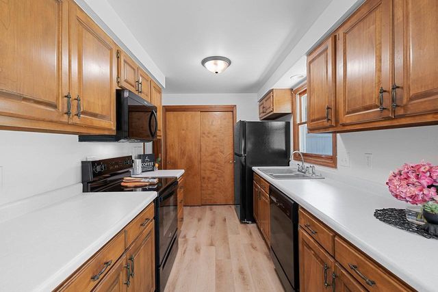 827 HILLCREST HEIGHTS, Green Bay, WI 54313